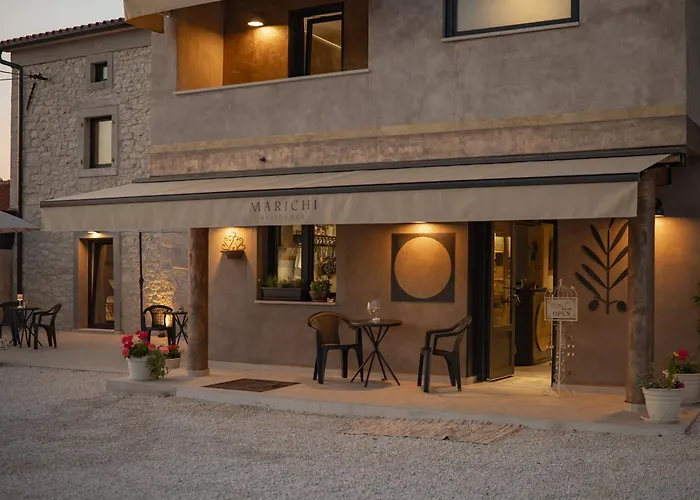 Couette-café Marichi 4*